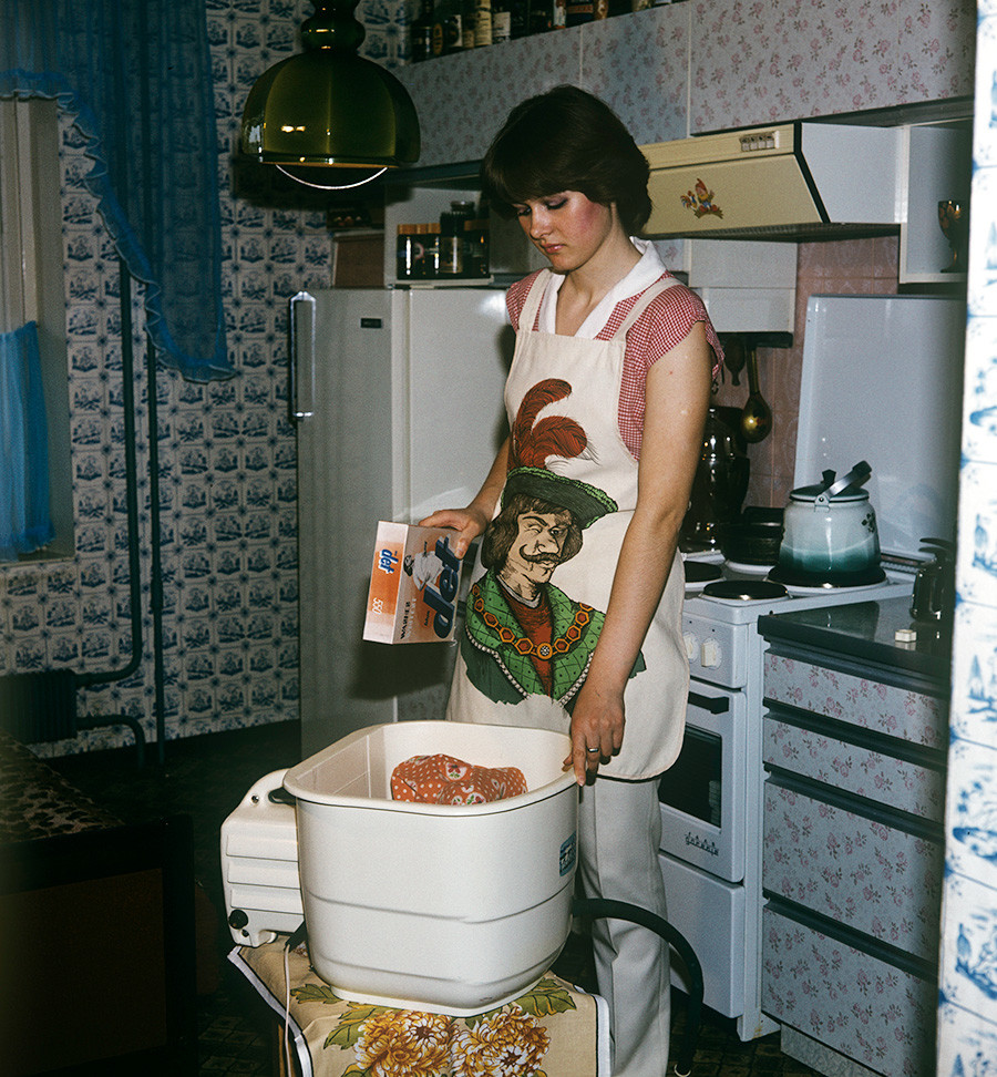 Uno dei primi modelli di lavatrice “Maljutka”, Sverdlovsk, 1984

