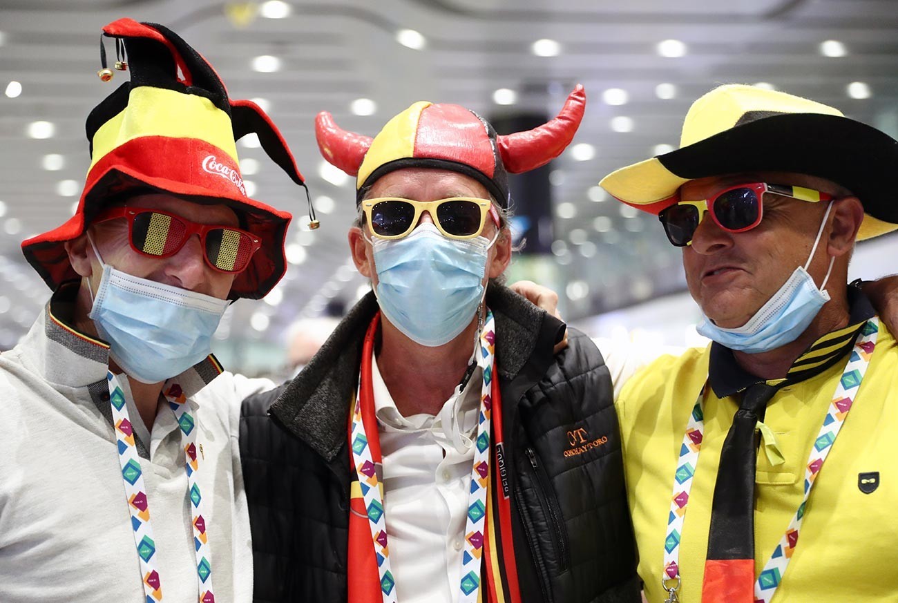 Санкт-Петербург, навивачи на белгиската репрезентација на аеродромот „Пулково“ кои дојдоа на натпреварот од Европското фудбалско првенство меѓу Белгија и Русија.

