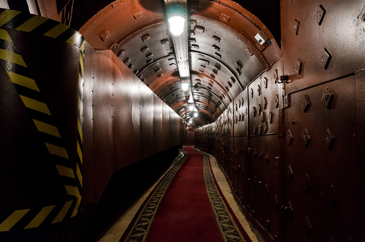 Terowongan di Bungker 42, sebuah fasilitas bawah tanah antinuklir yang dibangun pada 1956 sebagai pos komando pasukan nuklir strategis Uni Soviet pada kedalaman 65 meter.
