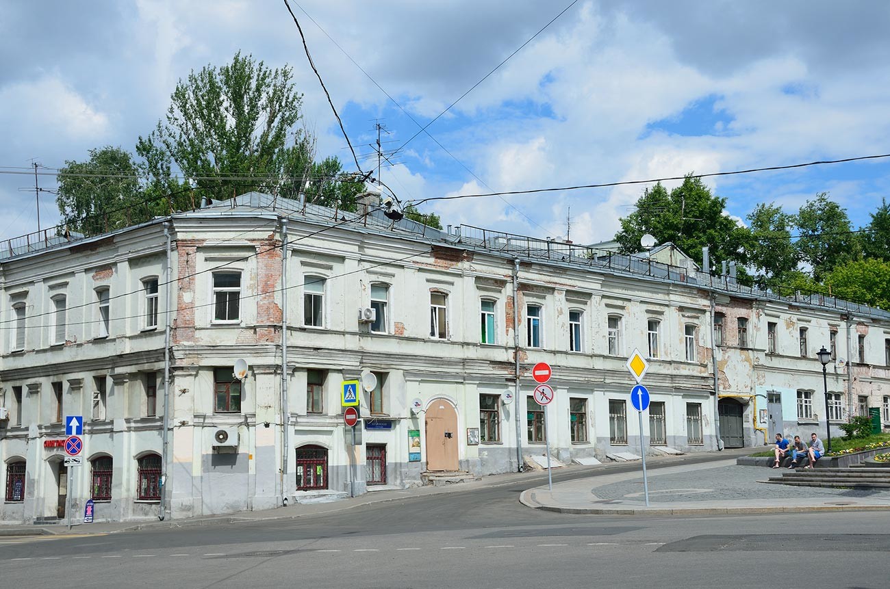 The Yaroshenko house as seen fron Hitrovka square.
