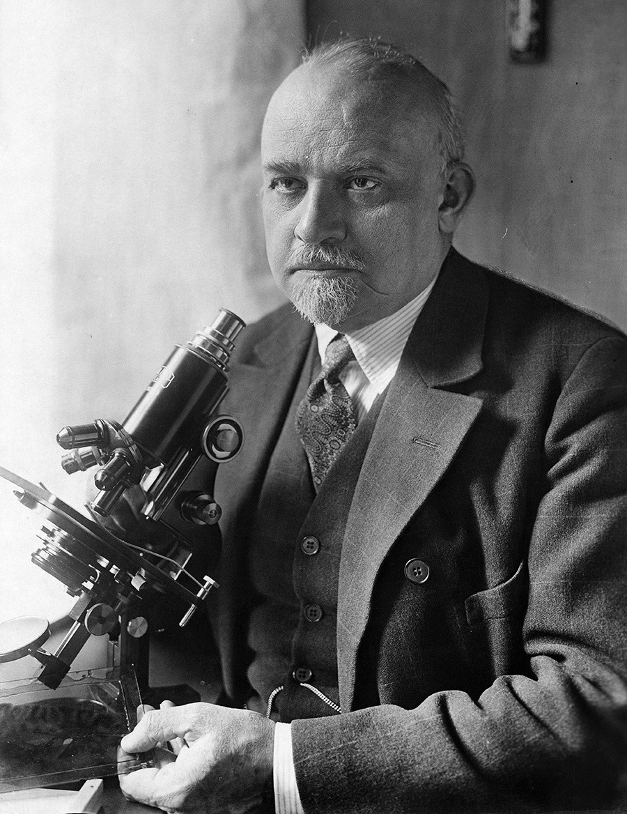 Oskar Vogt, ahli bedah saraf yang mempelajari otak Lenin.