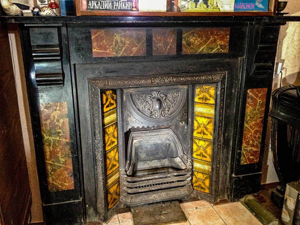 ロシア保険協会の家のアパートに設置されている暖炉