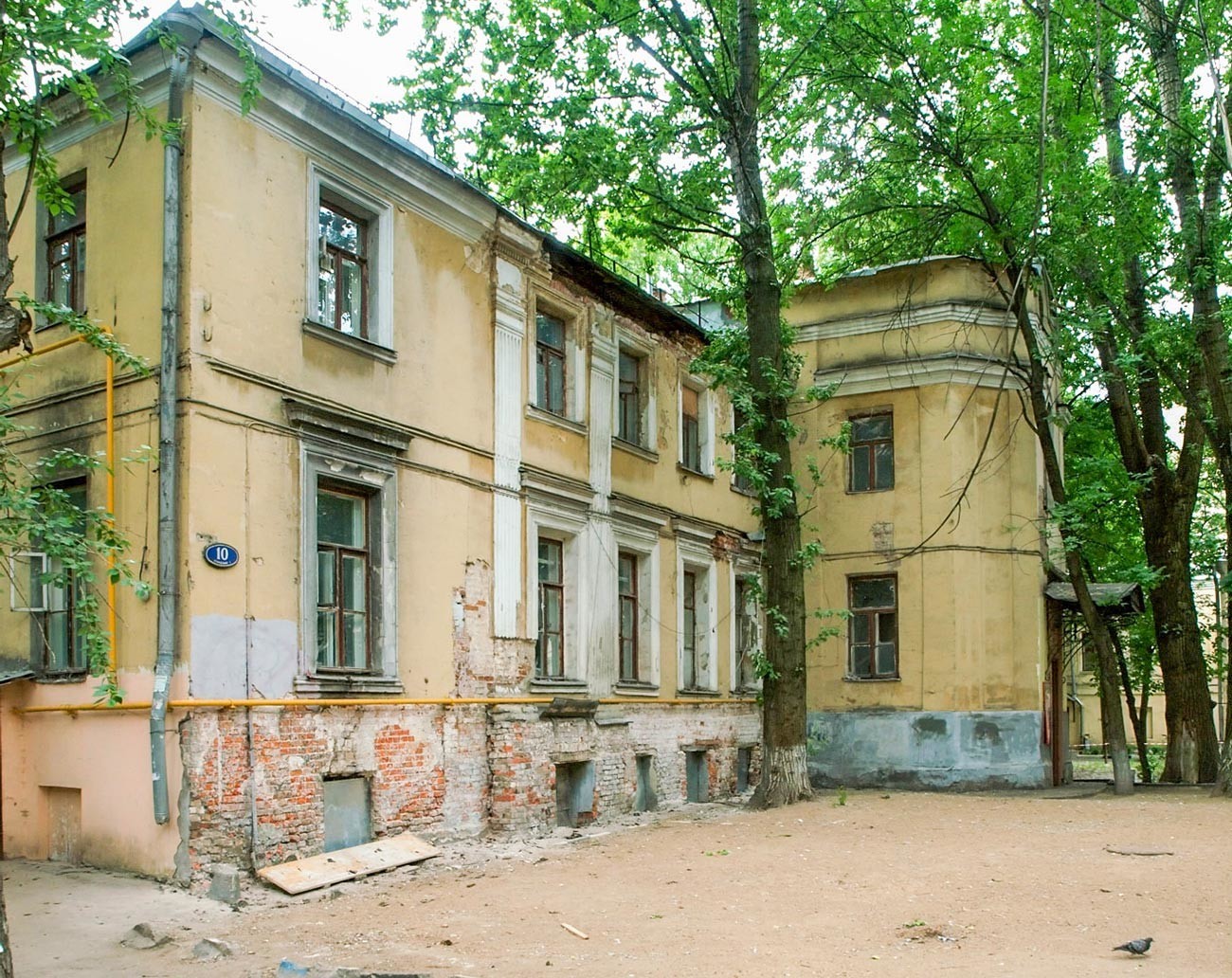 Palača družine Golicin v Krivokolennem pereulku.
