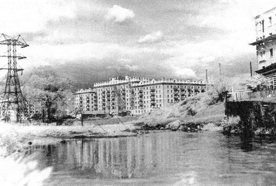 地上を流れる1950年代のタラカノフカ川