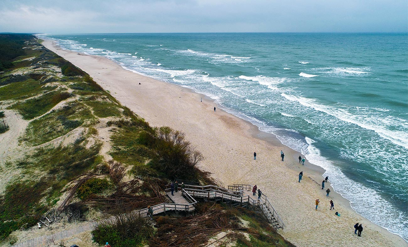 Пешчана плажа на обали Балтичког мора у националном парку „Курска превлака“.