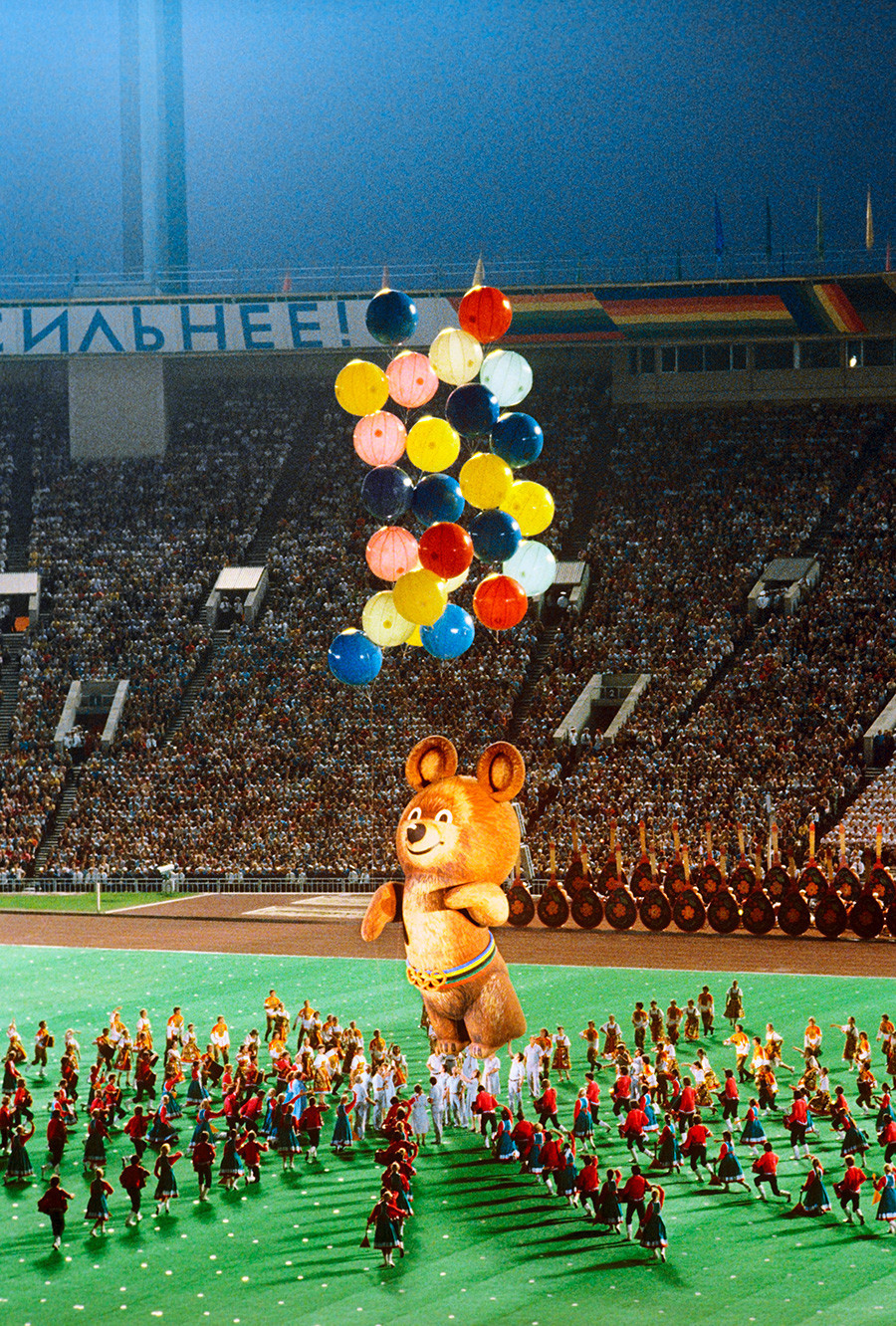 Cerimônia de encerramento dos Jogos Olímpicos de Verão de 1980 em Moscou.
