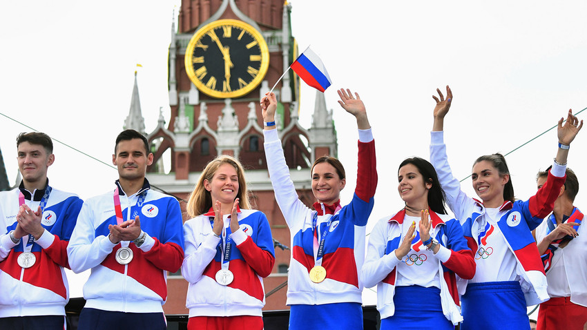 Руски спортисти от Олимпиадата "Токио 2020" на поздравителния концерт на Червения площад в чест на медалистите от РОК