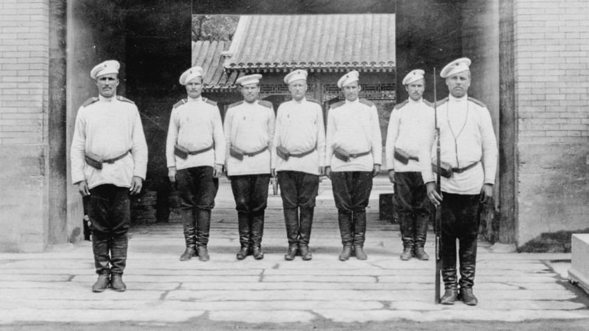 Auf der Hut vor der russischen Gesandtschaft, Peking, China während des Boxeraufstandes 1901.