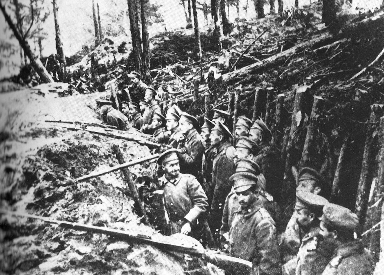Trincheiras russas nas florestas de Sarikamish.