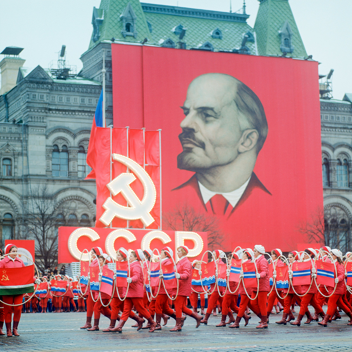 Célébration du 55e anniversaire de la Grande révolution socialiste d'Octobre.