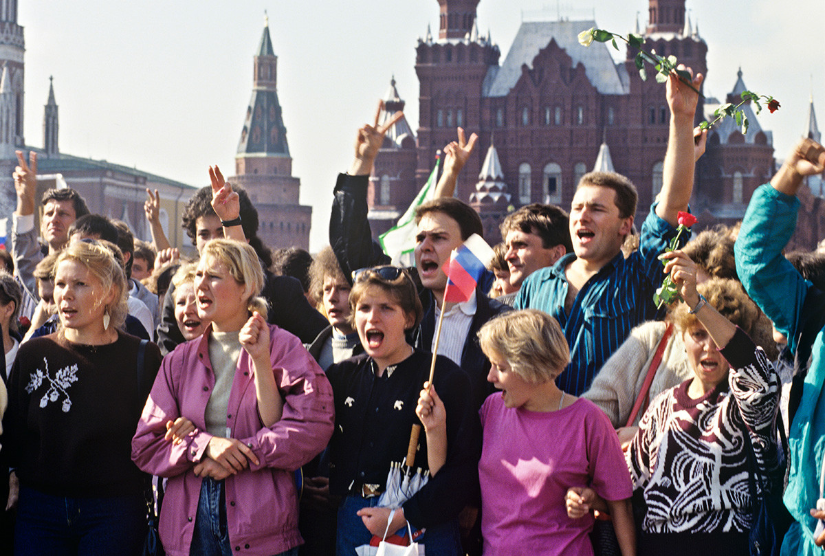赤の広場に集まったモスクワ市民、1991年