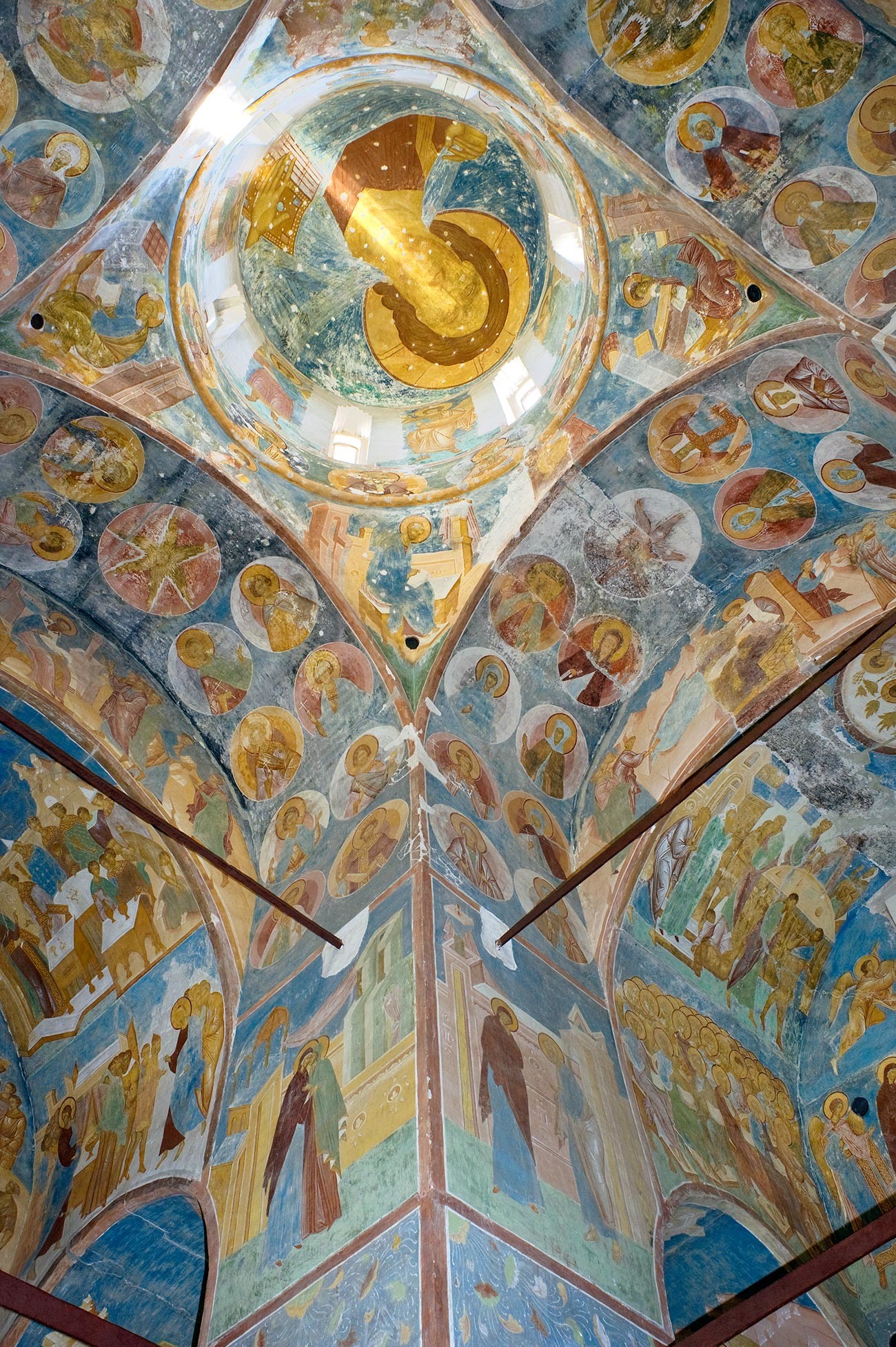 Cathedral of Nativity. Dome with image of Christ Pantokrator. Left: southwest pier with scenes from the Great Akathist (hymn to Virgin Mary). June 1, 2014