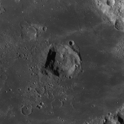 Cráter Titov