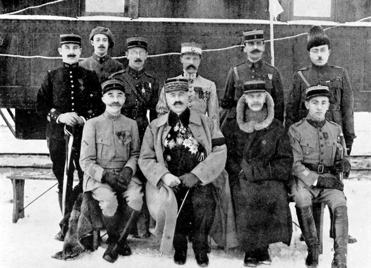 Генерал Жанен са члановима француске војне мисије у Сибиру.