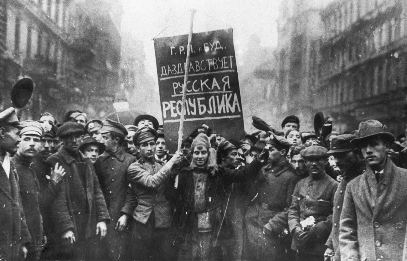 Парада руских ратних заробљеника у Будимпешти, мај 1919. Мађарска Совјетска Република.