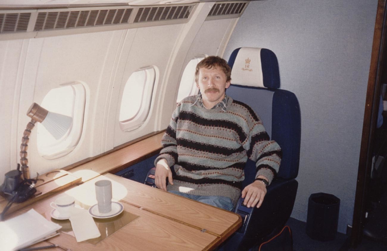 Wiktor Nikiforow im Flugzeug von Prinz Philip.
