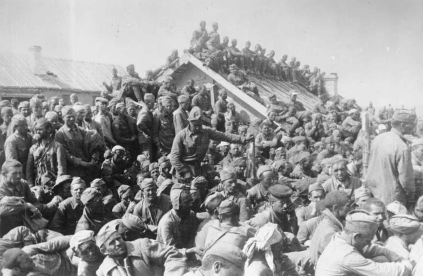 Image d'illustration. Camp de transit surpeuplé près de Smolensk, Russie, en août 1941