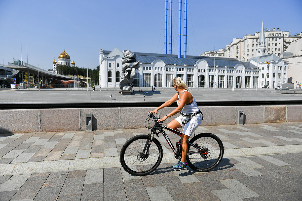 Warga Moskow mulai mengkritik bahkan sebelum patung itu dipasang.