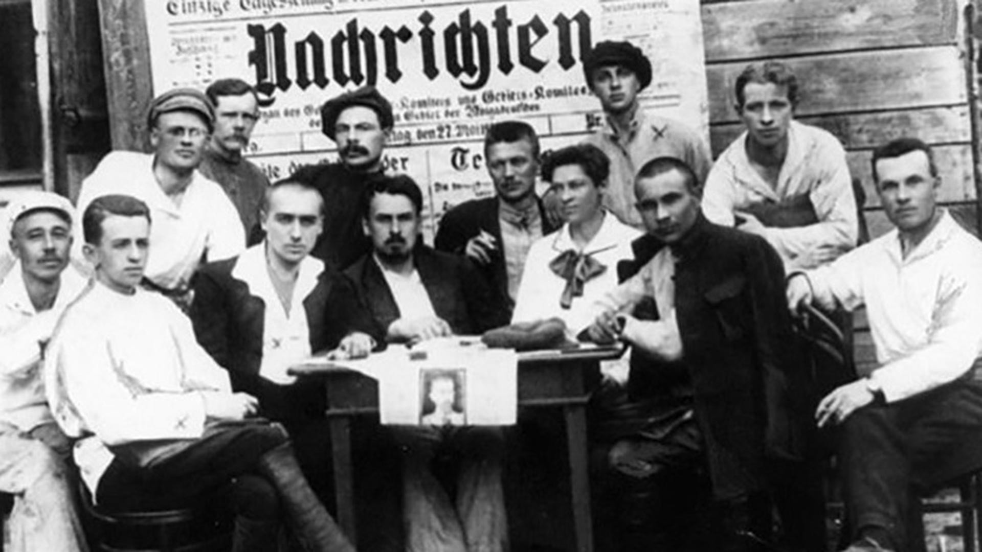Redaktion der sowjetischen deutschsprachigen Tageszeitung „Nachrichten“ aus
der Wolgadeutschen Republik, 1923