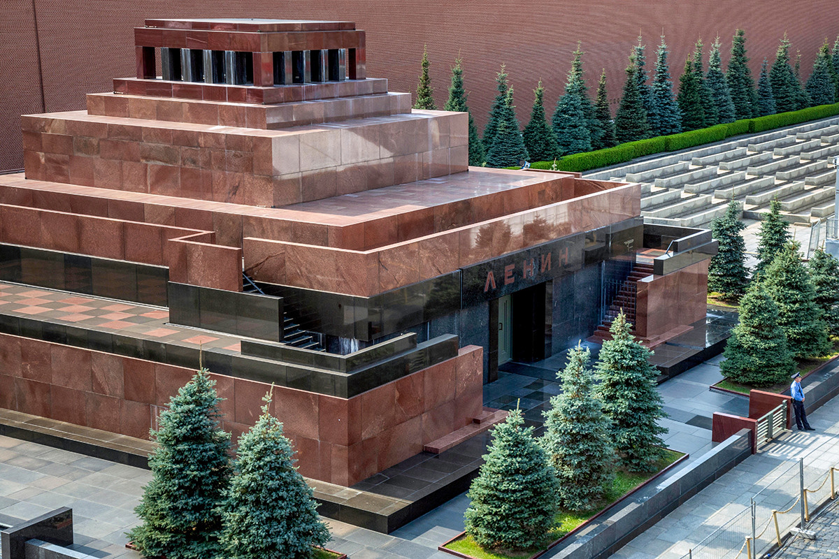 Mausoleum Lenin di Lapangan Merah, Moskow.