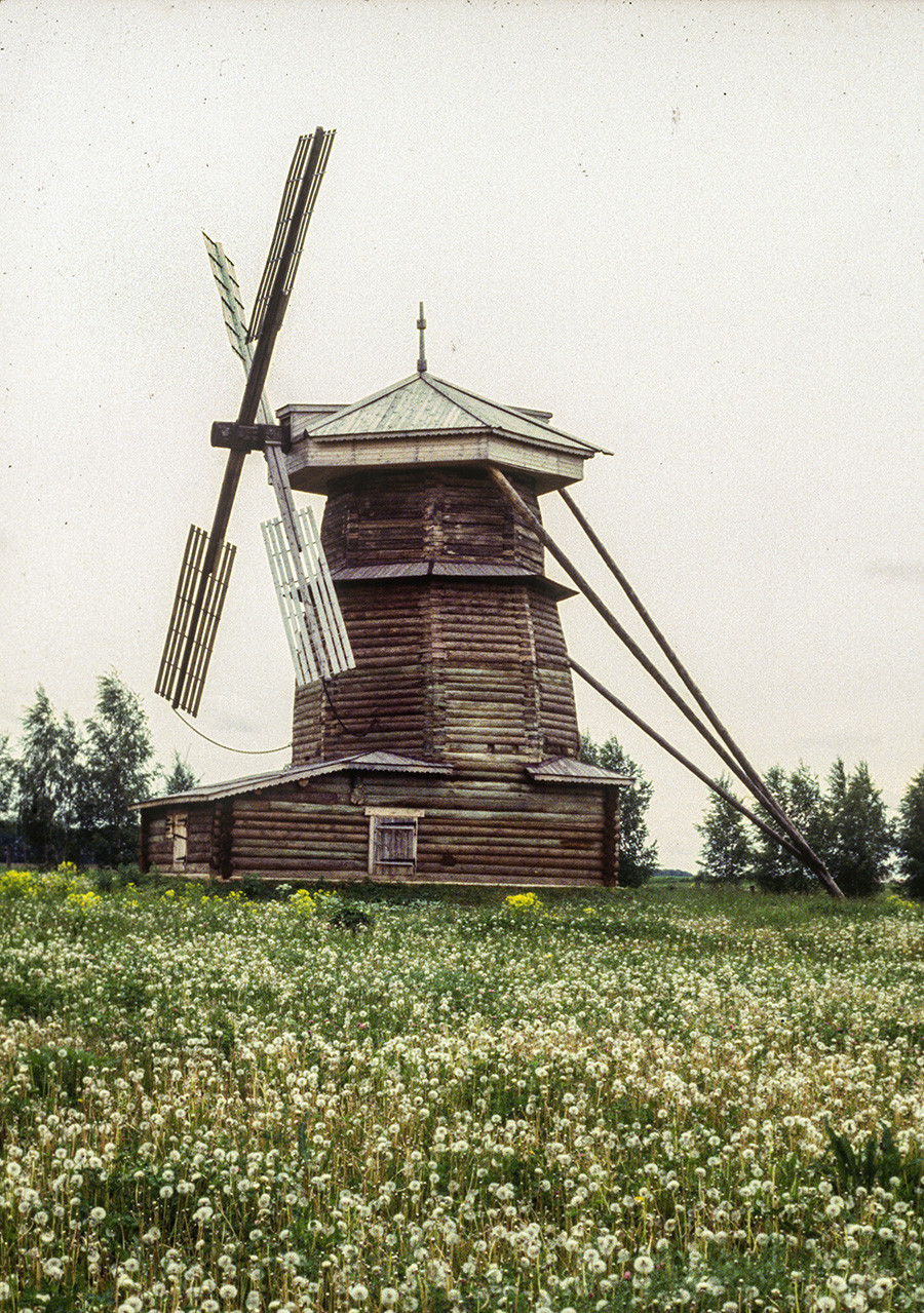 Muzejski park Suzdal. Mlin na veter, prvotno v vasi Mošok. 18. junij 1994
