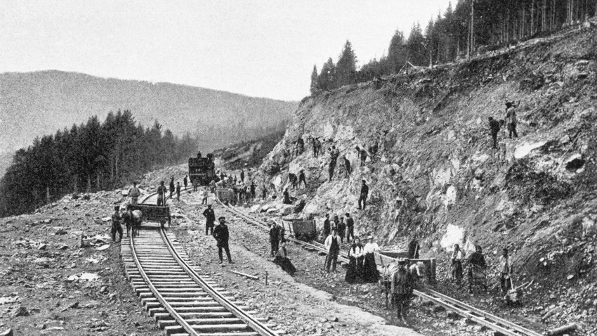 La construcción de un ferrocarril en la línea Ekaterimburgo - Cheliábinsk, 1900.
