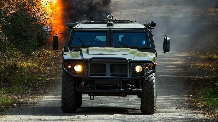 Оклопниот автомобил „Тигар“ за време на тактичко-специјалните вежби на единиците на Јужниот воен округ на полигонот Мољкино.

