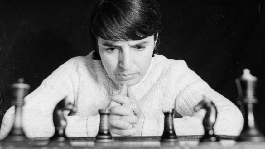 Светски шампион у шаху Нона Гаприндашвили.