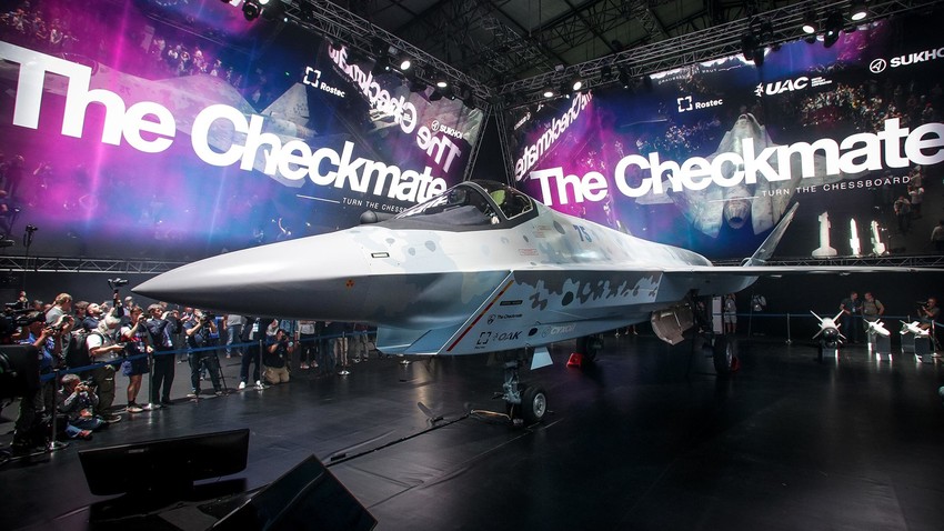 Enomotorno lahko taktično lovsko letalo Checkmate (Šah mat) pete generacije na mednarodnem letalskem sejmu MAKS-2021