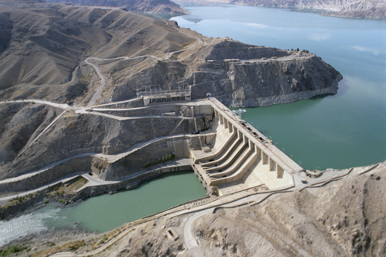 Varias presas en Afganistán fueron construidas con asistencia técnica soviética.