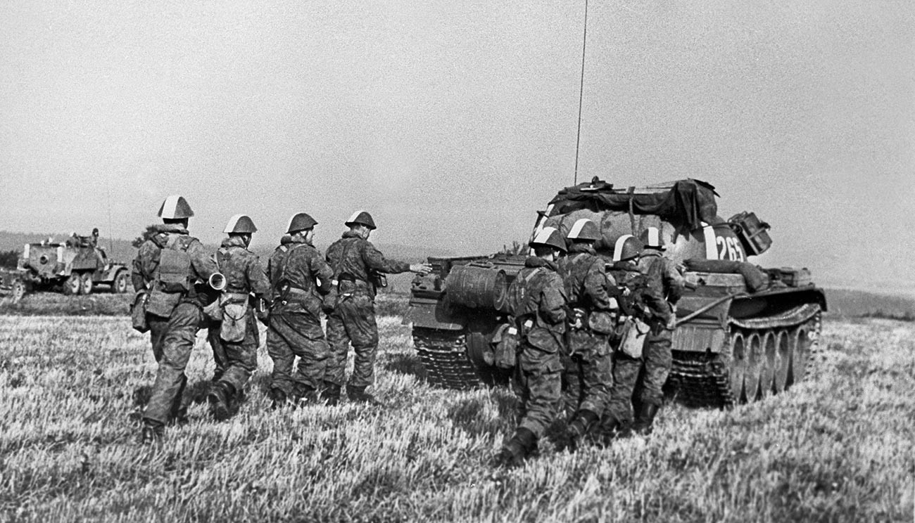 Советски тенкови за време на вежбите „Браќа по оружје“
