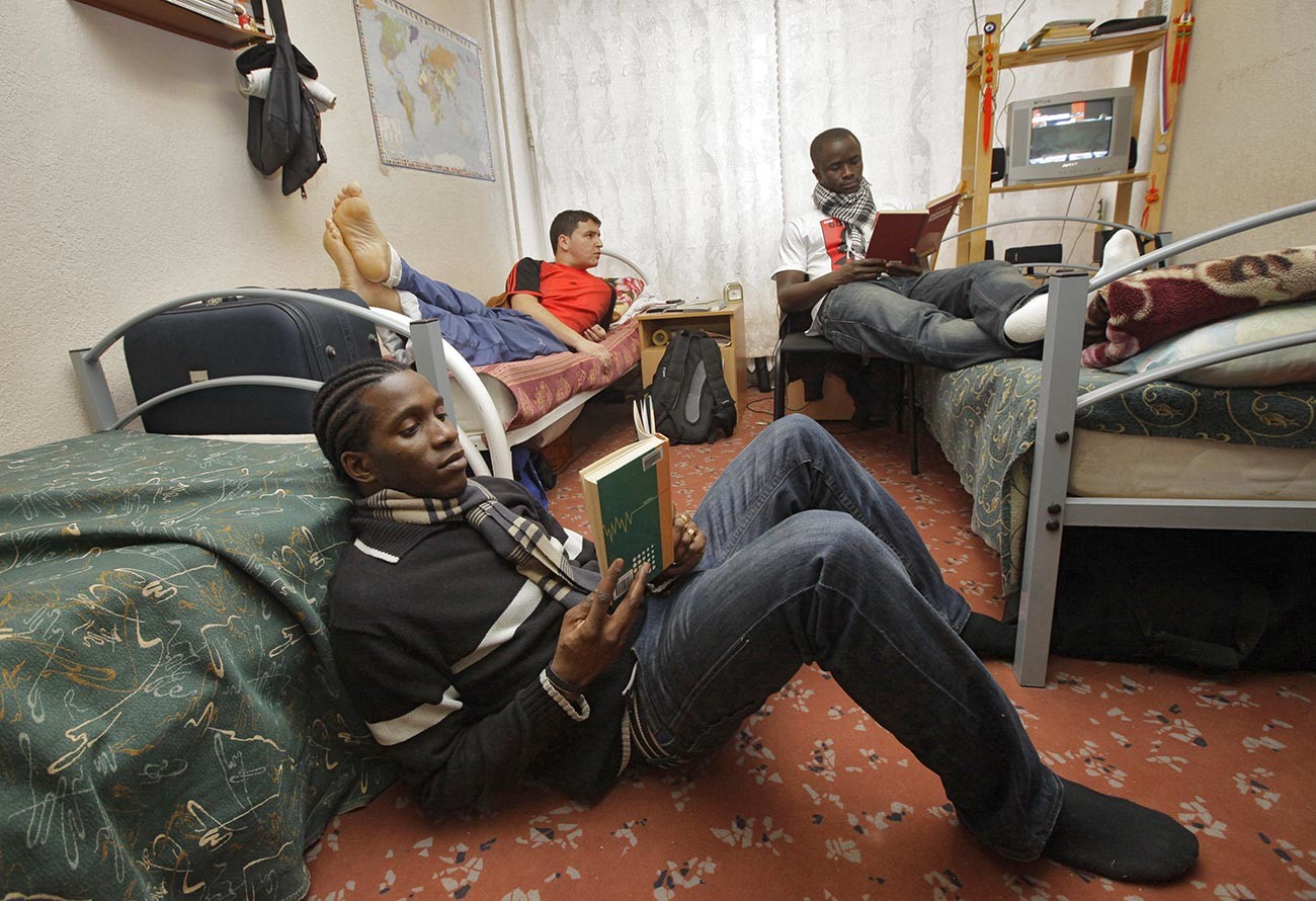 Étudiants étrangers dans une résidence de l'Université de l'Amitié des peuples à Moscou