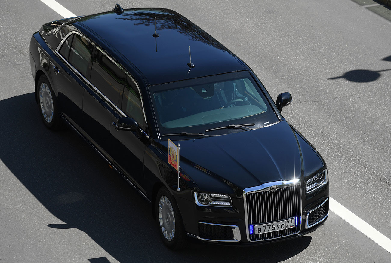 La nouvelle limousine présidentielle russe Aurus durant la cérémonie d'inauguration de Poutine le 7 mai 2018