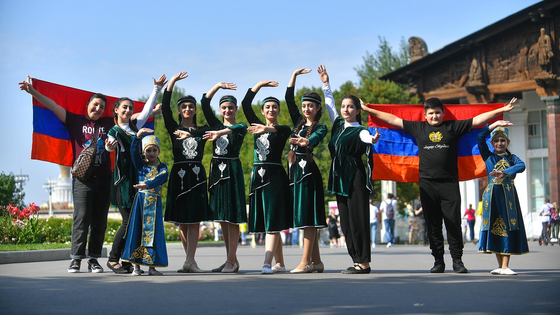 Festival ramah-tamah nasional rakyat Rusia dan negara-negara Persemakmuran Negara-Negara Merdeka (CIS) di Moskow.

