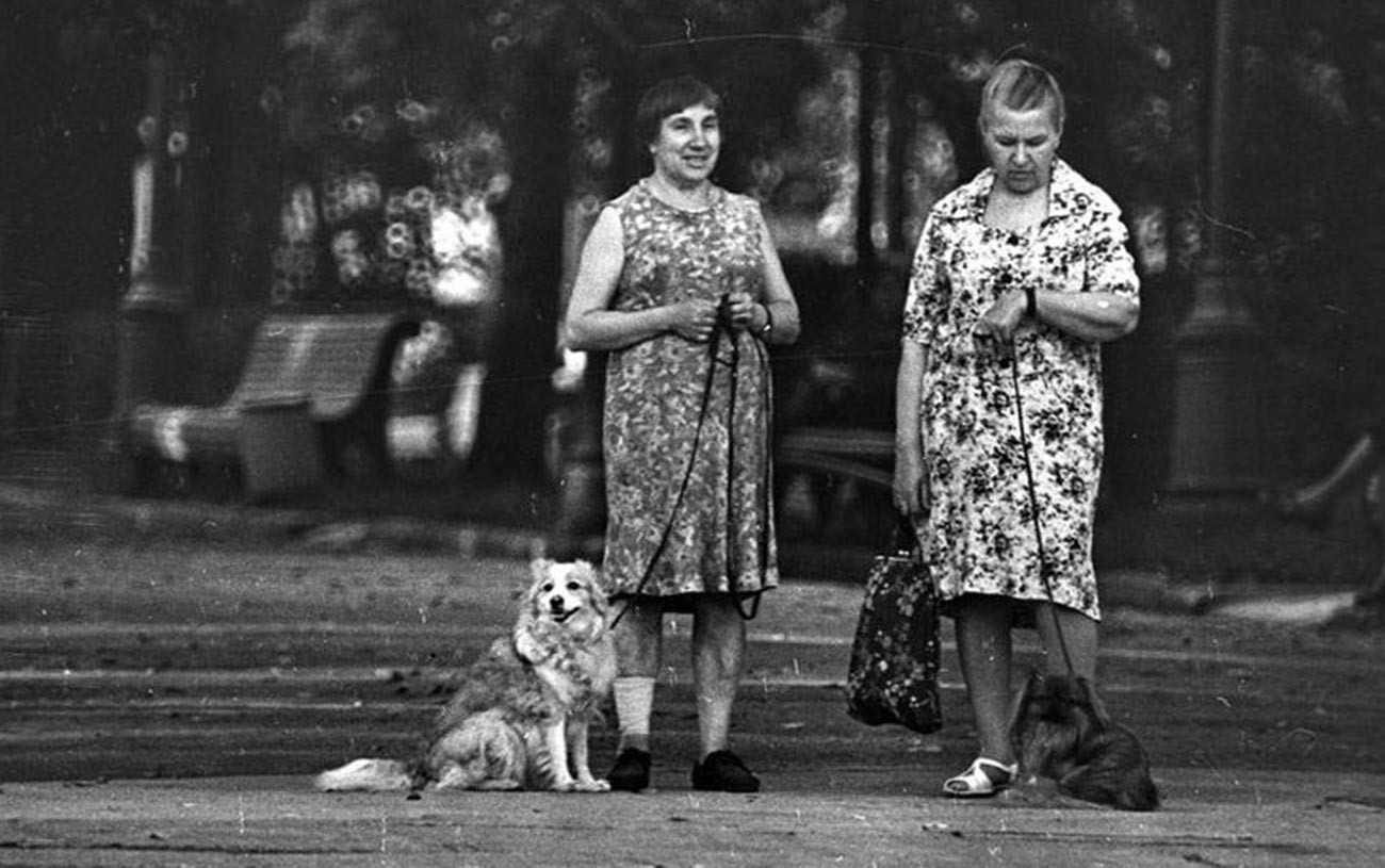 Dames avec des chiens, 1970 (Qui ne reconnaît pas ici la référence à la célèbre pièce d'Anton Tchekhov, La Dame au petit chien?)