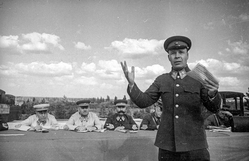 Маршал Кулик на учениях Московского военного округа в 1940 году.