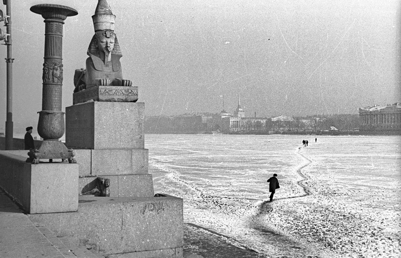 À travers la Neva, années 1960