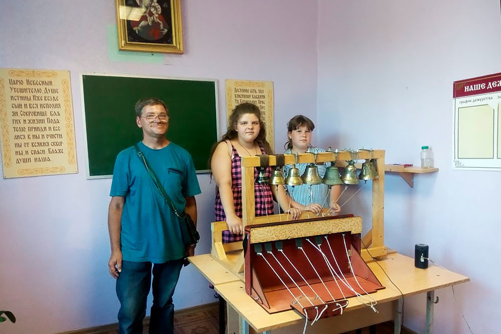 Od leve proti desni: Leonid Lebedev, Jekaterina, Veronika