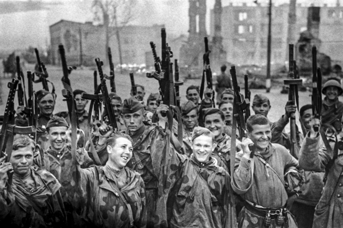 Veliki domovinski rat (1941.-1945,). Sovjetske trupe u oslobođenom Viborgu. Lenjingradski front.