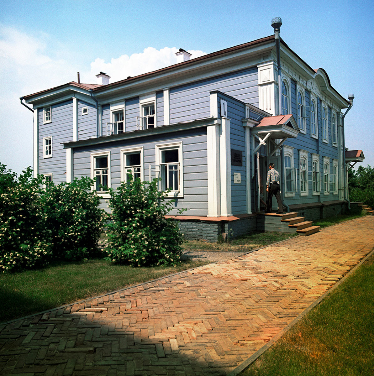 La casa-museo de la familia Uliánov (actual Museo Estatal Conmemorativo-Reserva 'La Patria de Lenin') en Uliánovsk. 01.06.1973.