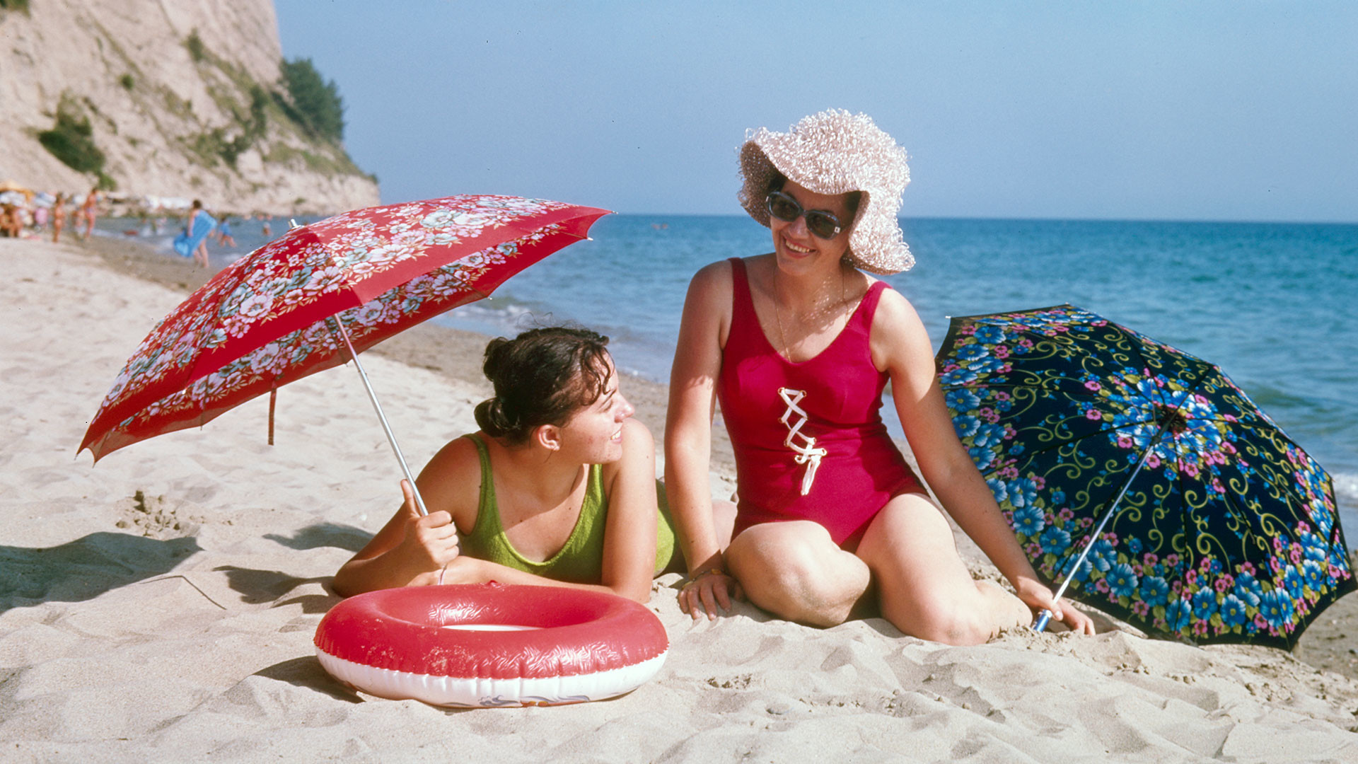 Sur une plage de Livadia, en République soviétique d'Ukraine, en 1975