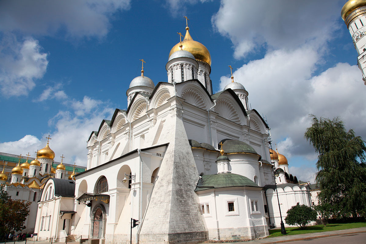 La Catedral del Arcángel en el Kremlin de Moscú
