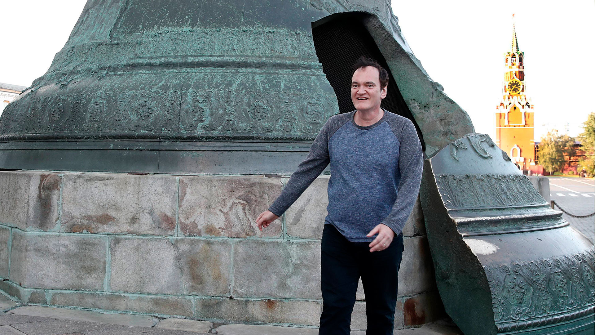 Tarantino near the Kremlin's Tsar Bell