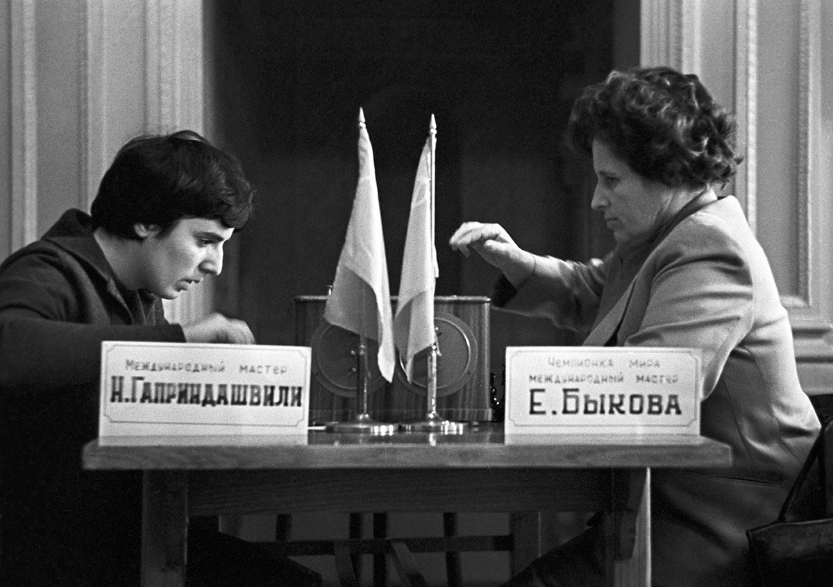 Meč za titulu svjetskog prvaka u šahu između svjetske prvakinje Elizavete Bikove i natjecateljice None Gaprindašvili (18. rujna - 17. listopada 1962.), Moskva. 