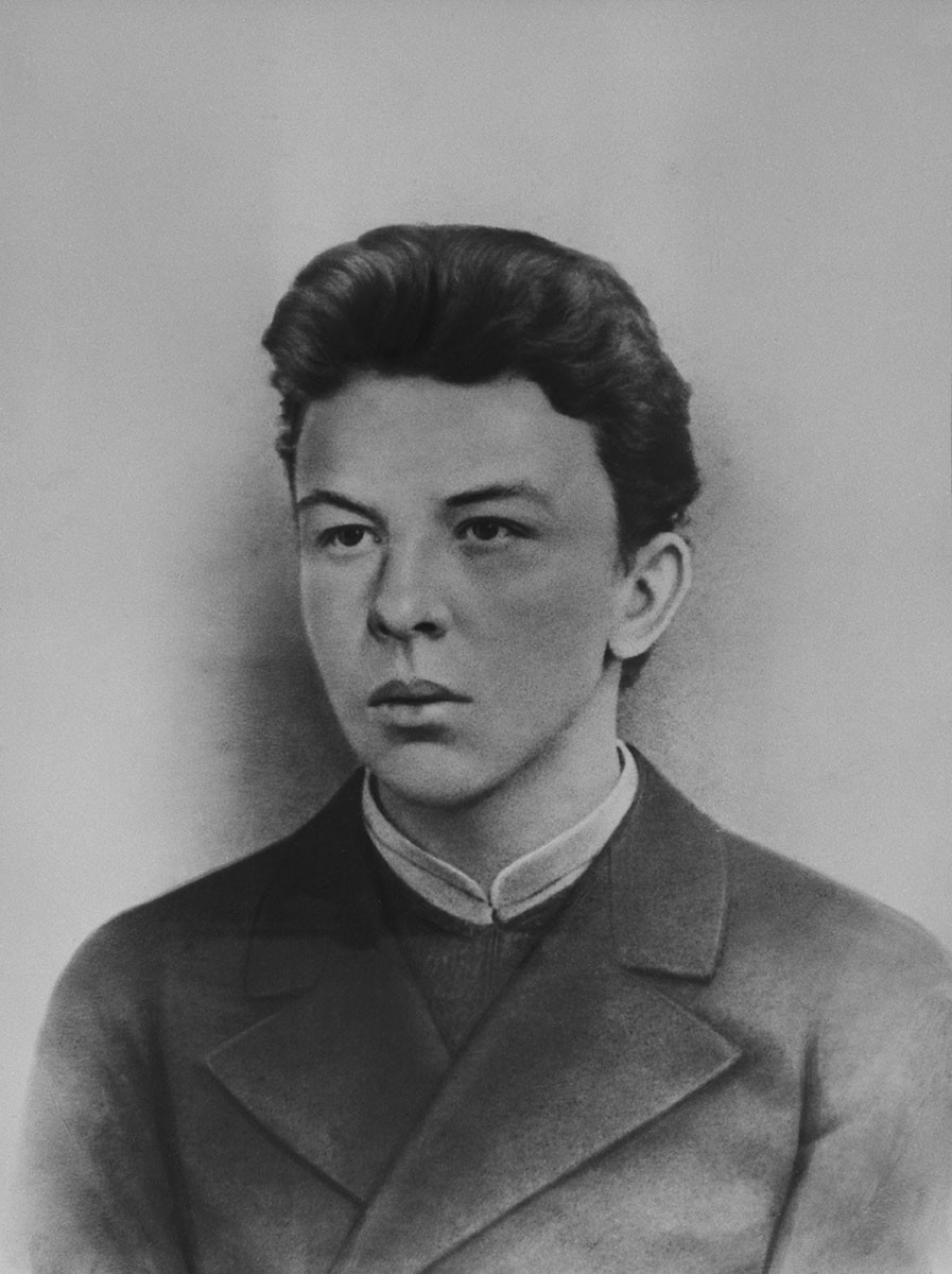 Aleksandr Uljanov (1866-1887), il fratello maggiore di Vladimir che fu impiccato
