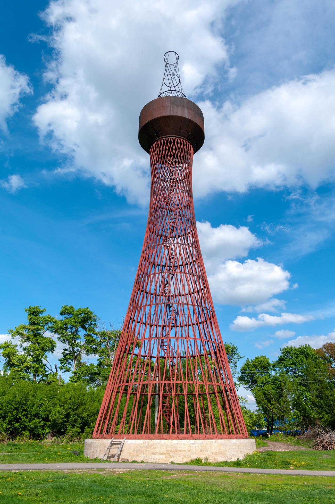 Menara hiperboloid pertama Shukhov di Polibino, Lipetskaya Oblast.