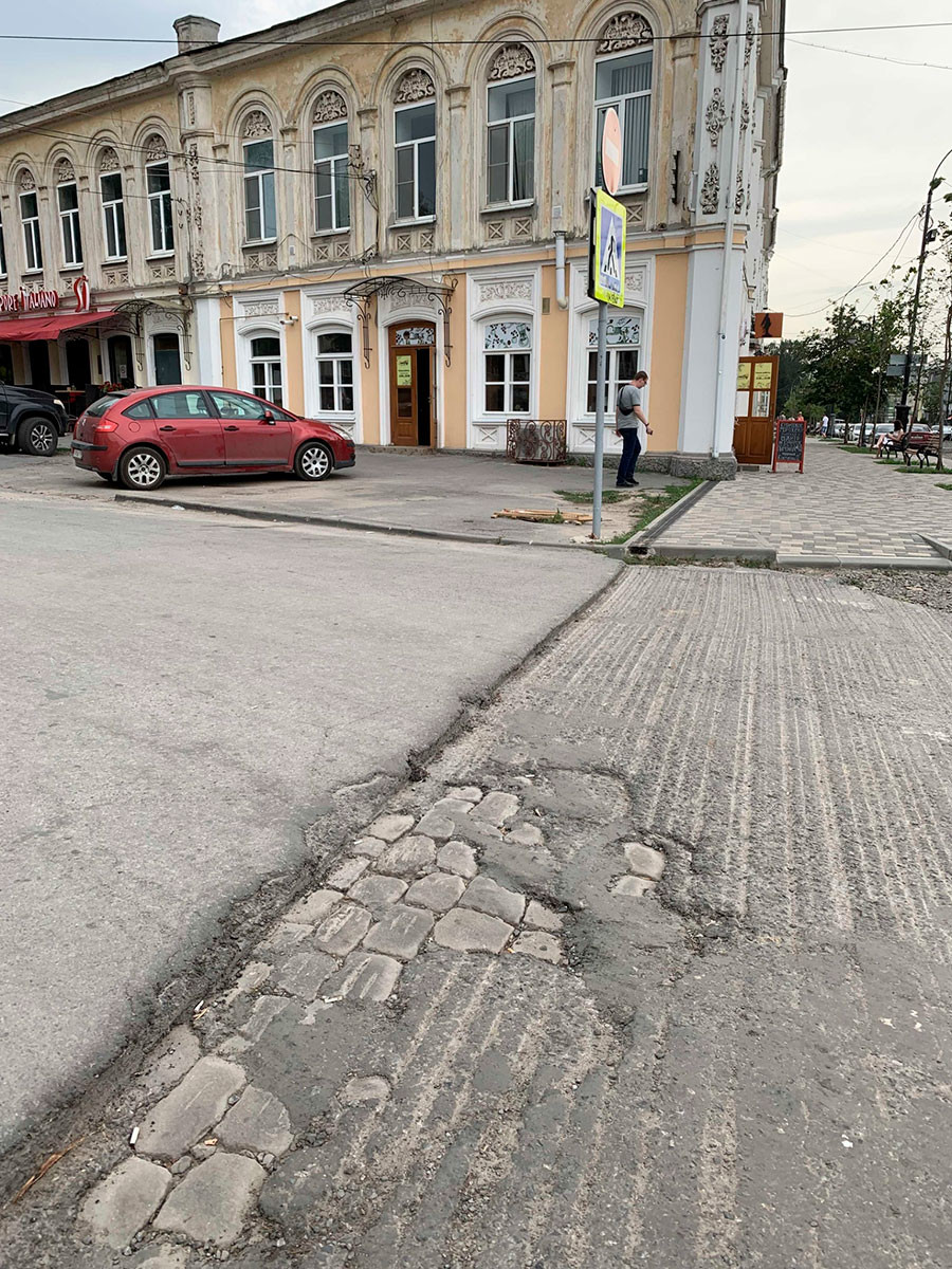 Renovation of Petrovskaya Street in central Taganrog