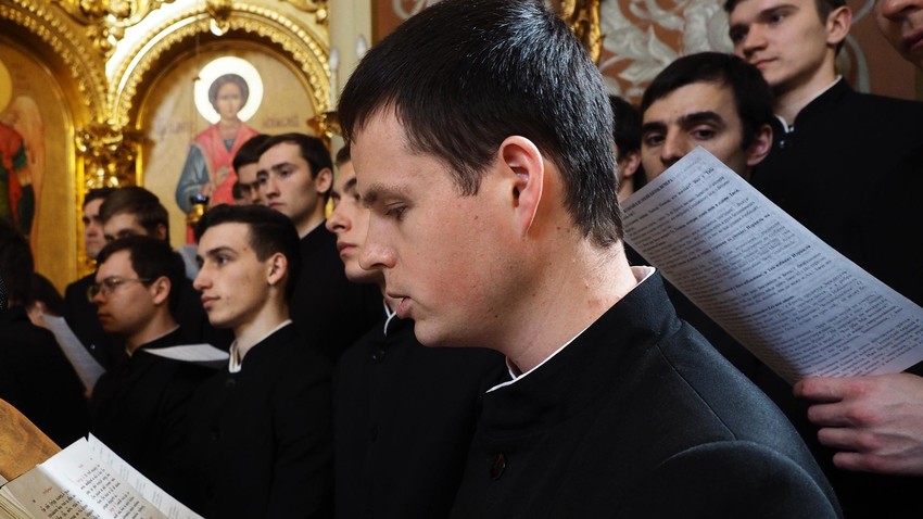 Students of the Yekaterinodar Seminary in Krasnodar during a Holy Shroud Service