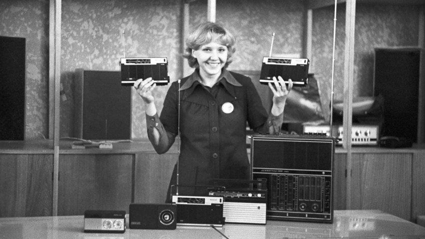 Transistor receivers on sale in "Radiotekhnika" store, 1980