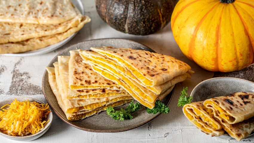 Do you want to try pies stuffed with pumpkin? Dagestan’s thin-dough, soft juicy “chudu” will be your favorite.
